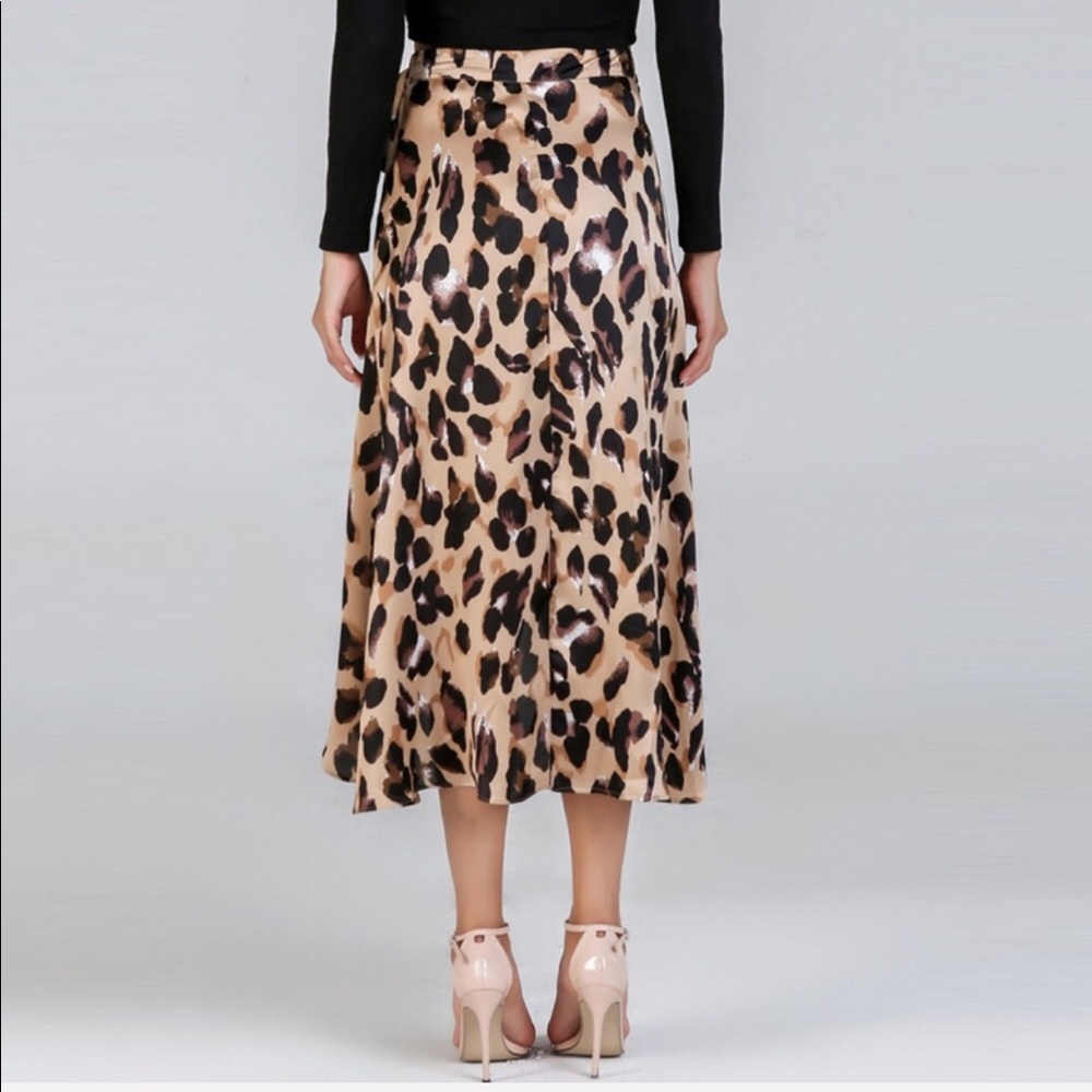 1 LEFT! Leopard Printed Midi Wrap Skirt - Picture 4 of 8
